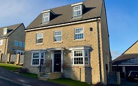Holly House - Executive Rural Home With Jacuzzi